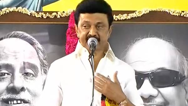 மாலை அணிவித்த நிர்வாகிகள் 