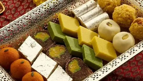 3200 டன் இனிப்புகள் 3200 டன் இனிப்புகள்