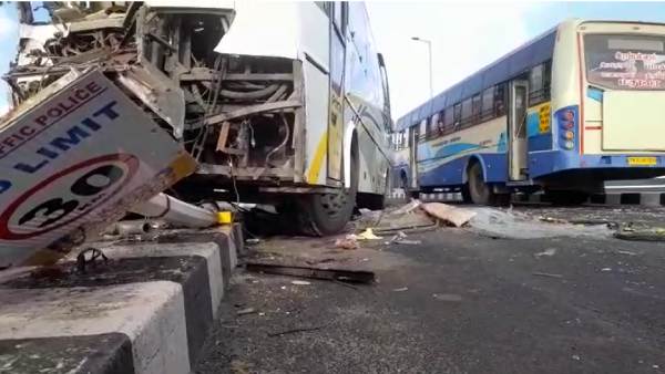 Accident on Pamban road bridge Private bus collided head - 5 injured 