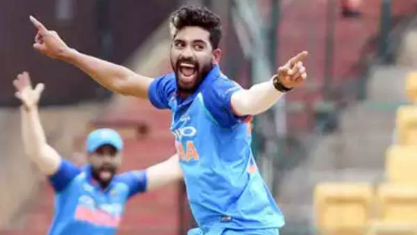 வேரியேஷன் காட்டும் சிராஜ் 