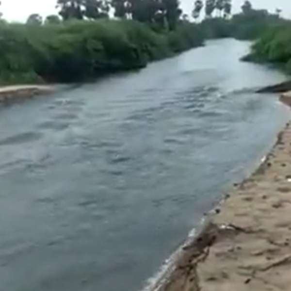 ஆறு உண்டு; பாலம் இல்லை