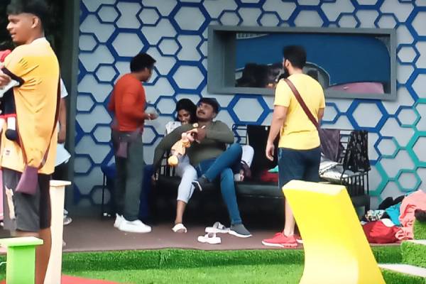 போட்டியிலிருந்து வெளியேற்றம்