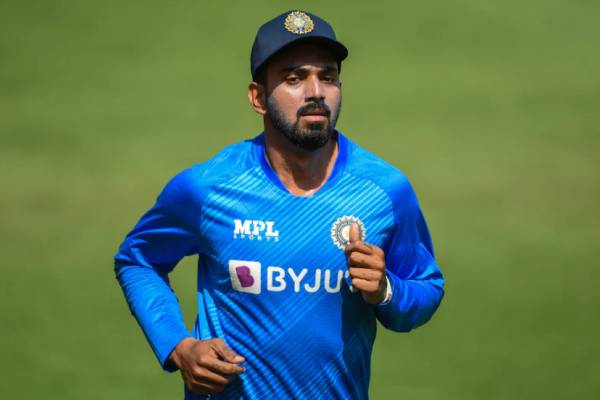 Why K L Rahul getting chances when Prithwi Shah could not get into the team? Aska fans 