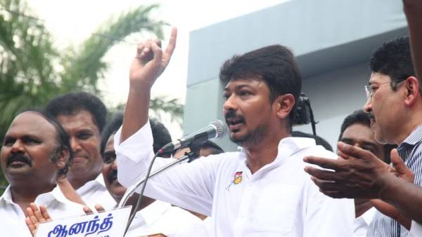 இந்தி திணிப்புக்கு எதிராக முழக்கம் 