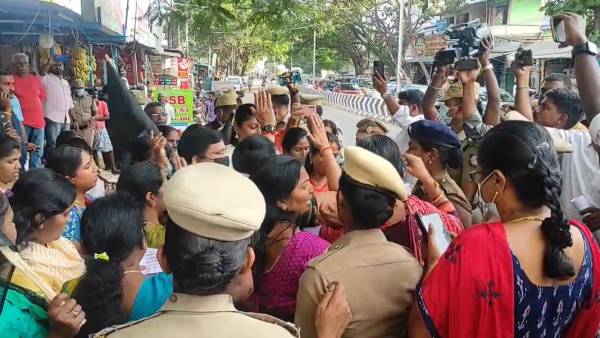 ஆ ராசாவை கண்டித்து போராட்டம் ஆ ராசாவை கண்டித்து போராட்டம்