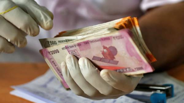 பணம் கைப்பற்றப்பட்டது 