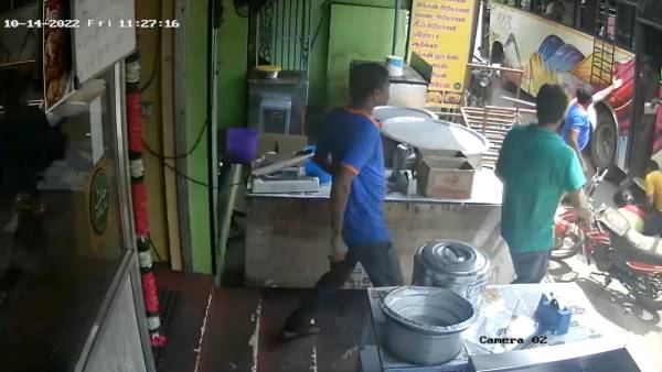 குழந்தையோடு தலைக்குப்புற.. 