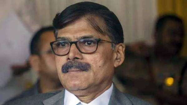 அமித்ஷாவுக்கு அட்வைசர் 