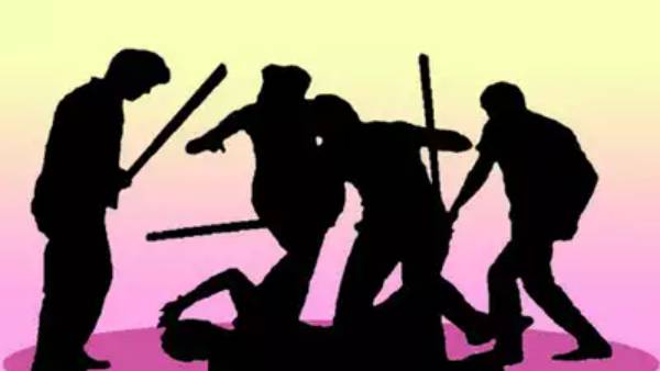 வீடு புகுந்து தாக்குதல் வீடு புகுந்து தாக்குதல்