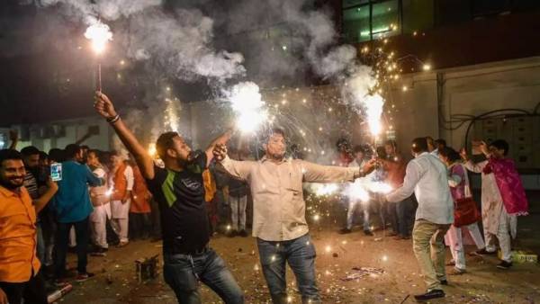 வெடி வெடிக்க நேரம் 