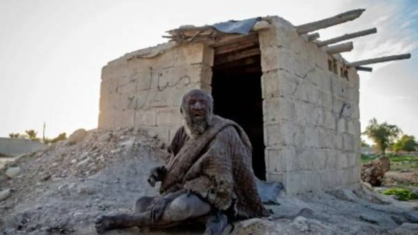 50 ஆண்டுகளாக குளிக்காமல்.. 