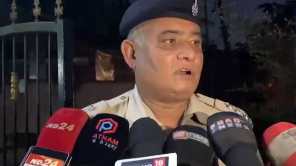 போலீஸ் கூறுவது என்ன? 