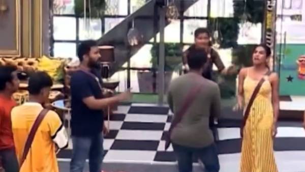 பெண்ணுக்கு அவமரியாதை 