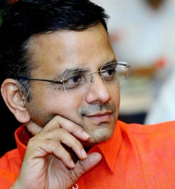  பூஜையறையில் ராகவன்