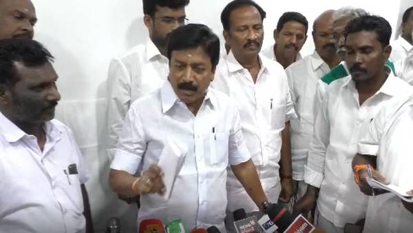 மத்திய அரசுக்கு ஸ்டாலின் அஞ்சுகிறார்.. அரசு அதிகாரிகள் பயத்திற்கு இதுதான் காரணம்" சிவி சண்முகம்! | Chief Minister MK Stalin is afraid of Union BJP government says AIADMK ...