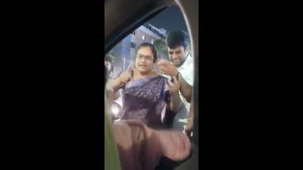 ஐஏஎஸ் அதிகாரியின் மனைவி 