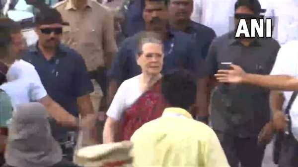 Rahul Gandhi resumes Bharat Jodo Yatra in Karnatakas Mandya district Rahul Gandhi resumes Bharat Jodo Yatra in Karnatakas Mandya district