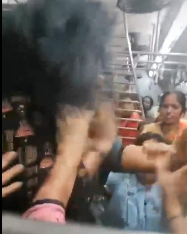 யார் உட்கார்வது என்பதில் தகராறு 