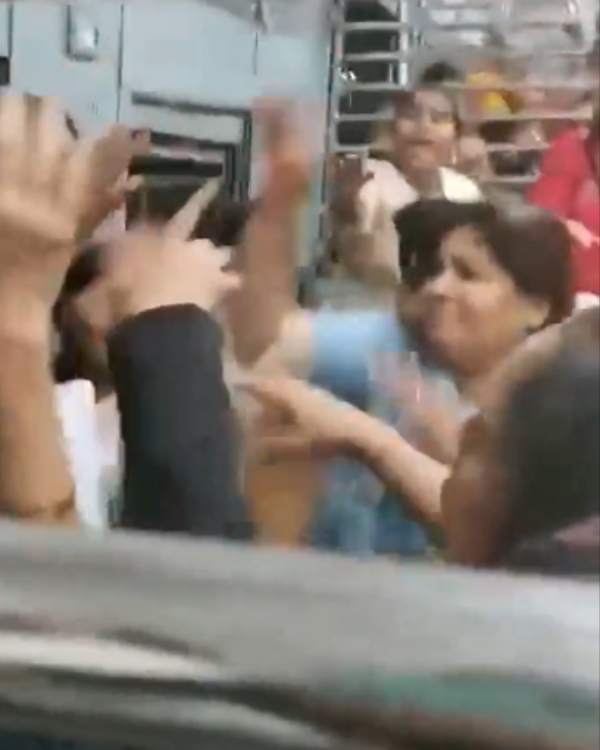 தலைமுடியை பிடித்து இழுத்து 