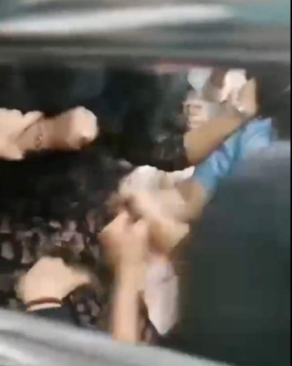 ரத்தம் கொட்டும் அளவுக்கு மோதல் 