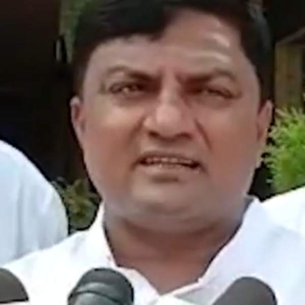  வடிவேலு பாணியில் புகார் 