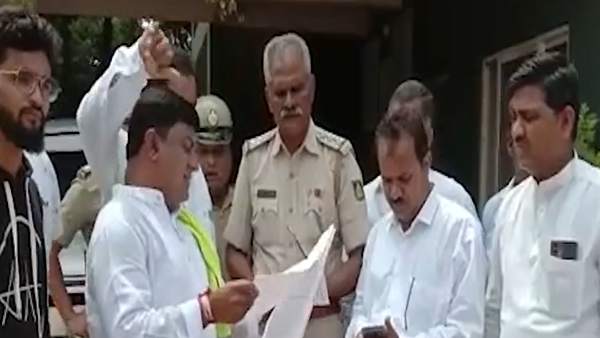 முதல்வர் பதவி போட்டியில்... 