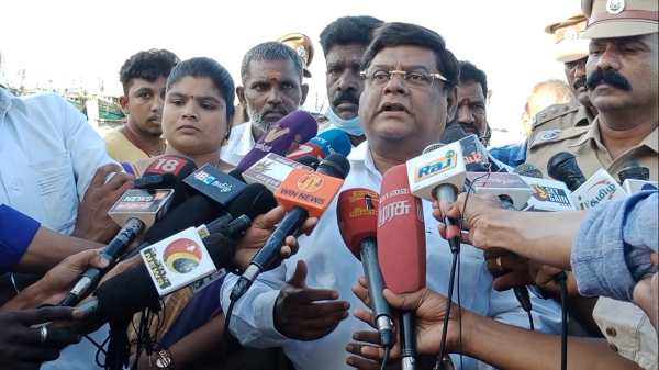  உடைத்ததே ஜெயக்குமார் தான்