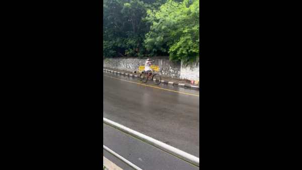 தலையில் அத்தனை தூசி 