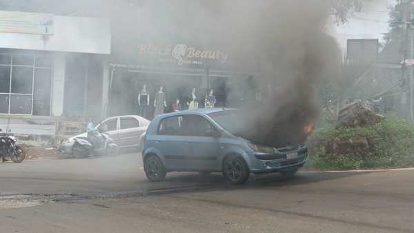 திடீரென காரில் தீ 
