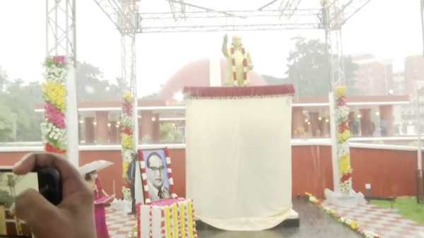 திருமா வழங்கிய சிலை 