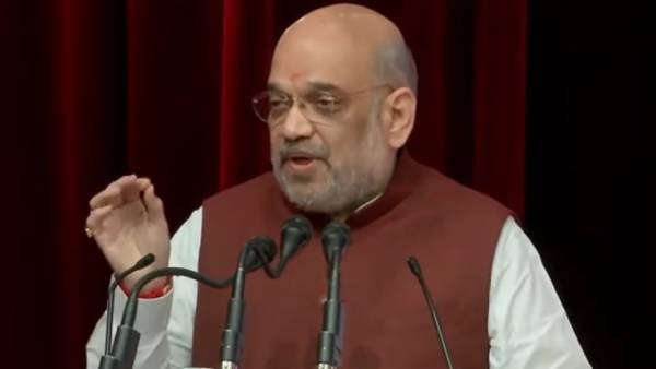 துணை நிலை ஆளுநரை சந்திக்கிறார் துணை நிலை ஆளுநரை சந்திக்கிறார்