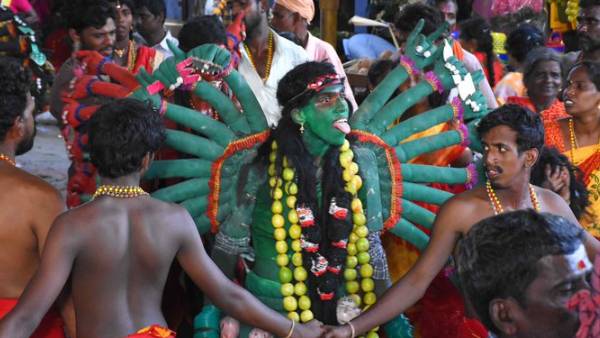 போலீஸ் பாதுகாப்பு 