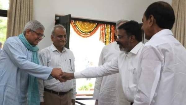 தேசிய அரசியலில் கவனம் 