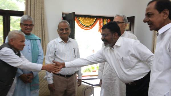 ஹைதராபாத் சென்ற திருமாவளவன் 