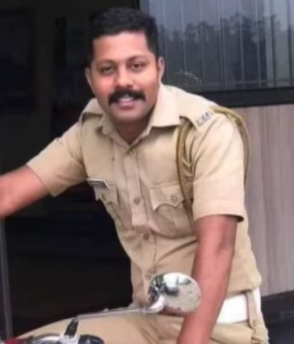  போலீஸ் எஸ்.ஐ. ஷிகாப் 