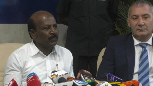 மால்டா நாட்டு அமைச்சர் மால்டா நாட்டு அமைச்சர்