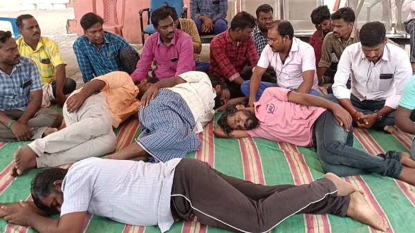 ஊழியர்கள் பணி நீக்கம்