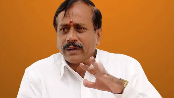 சிக்கலில் சிக்கினார் 