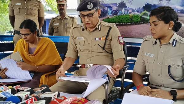 வங்கிக் கணக்குகள் முடக்கம்