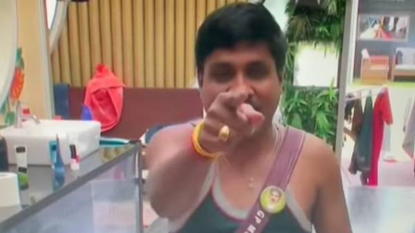 முதலாவது போட்டியாளர்