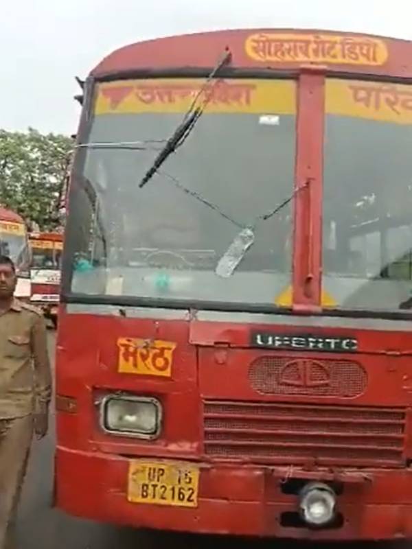 வைப்பரில் தண்ணீர் பாட்டில் 