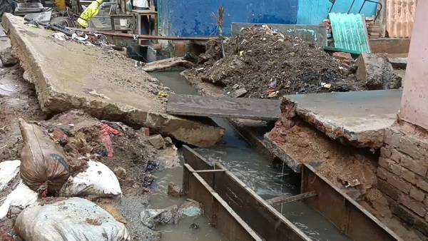 அடித்து செல்லப்பட்ட கால்வாய் அடித்து செல்லப்பட்ட கால்வாய்