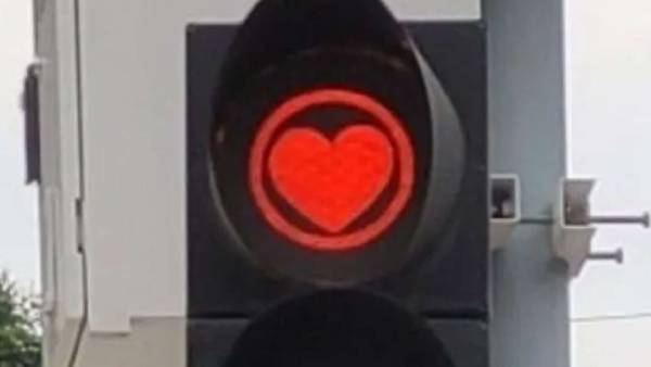 'ஹார்ட்' வடிவில் சிக்னல்கள்.. 