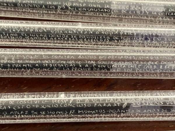 11 பேனாக்களில் முழு பாடத்தையும்.. 