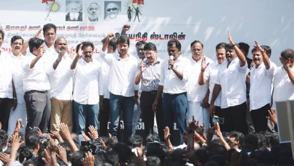 தேர்தல் ஆயுதமாக இந்தி திணிப்பு 