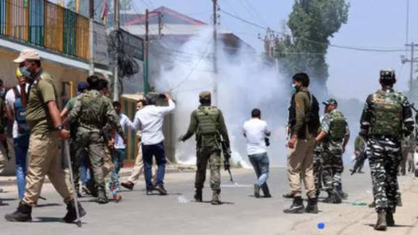  மீண்டும் குறிவைக்கப்படும் பண்டிட்டுகள் 