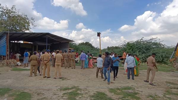 கடவுளுக்குத்தானே என வாக்குவாதம் 