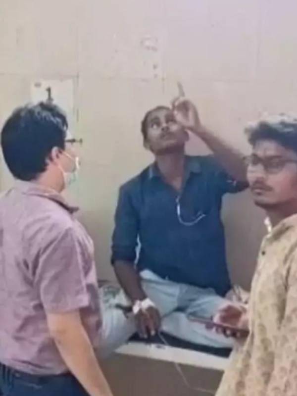 பாம்புடன் வந்த நோயாளி