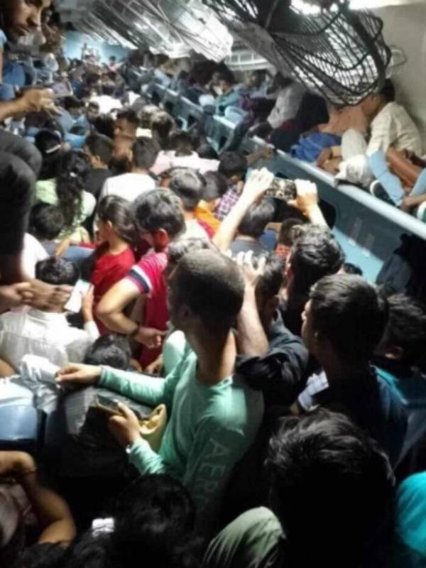 மிதமிஞ்சிய கூட்டம் மிதமிஞ்சிய கூட்டம்