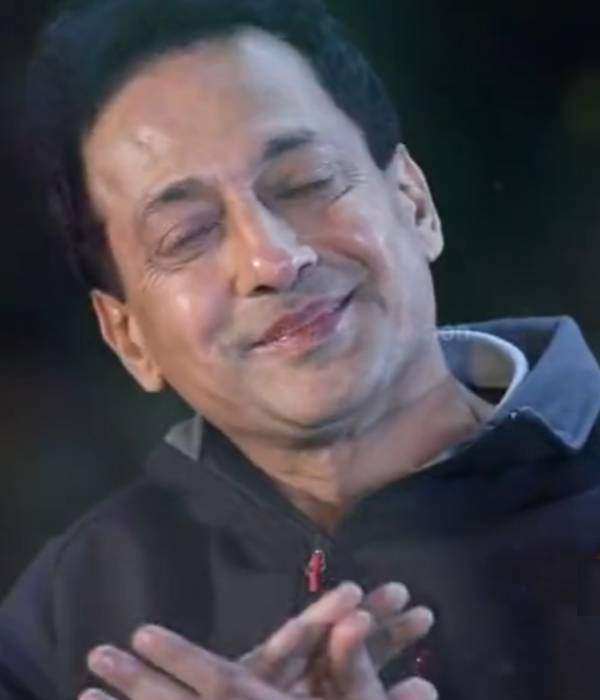 பாடலுக்கு கைதட்டிய கோபி 